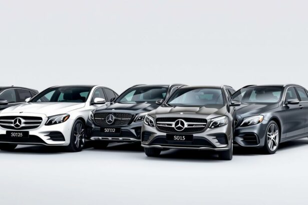 Verschiedene Mercedes Autotypen in einer Reihe aufgestellt