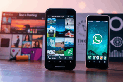 Moderner Smartphone mit WhatsApp und Social Media Apps, Fokus auf digitaler Kommunikation.