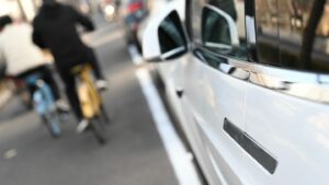 Autobranche: China verbietet versteckte Auto-Türgriffe