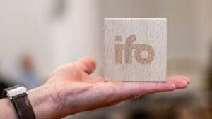 Soziales: Ifo-Umfrage unter 6300 Firmen: Note vier für Bundesregierung