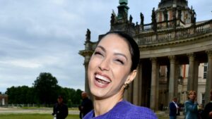 Rebecca Mir : Rebecca Mir lüftet das Geheimnis ihrer mysteriösen Ankündigung