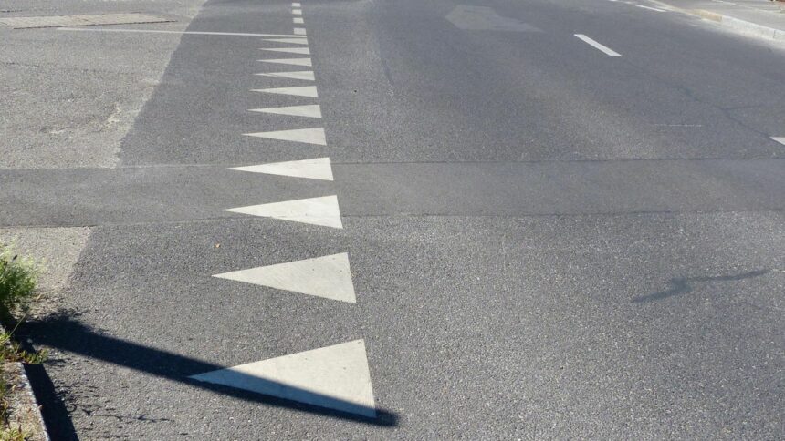 Haifischzähne Verkehrszeichen